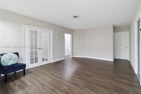 House in Homestead, Florida 4 bedrooms, 126.72 sq.m. № 2081303 - photo 7