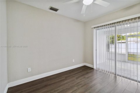 House in Homestead, Florida 4 bedrooms, 126.72 sq.m. № 2081303 - photo 18