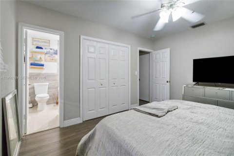 House in Homestead, Florida 4 bedrooms, 126.72 sq.m. № 2081303 - photo 28