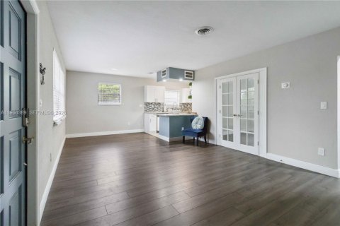 House in Homestead, Florida 4 bedrooms, 126.72 sq.m. № 2081303 - photo 8