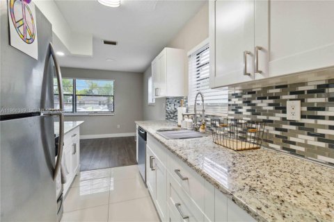 House in Homestead, Florida 4 bedrooms, 126.72 sq.m. № 2081303 - photo 16