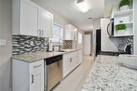 House in Homestead, Florida 4 bedrooms, 126.72 sq.m. № 2081303 - photo 13