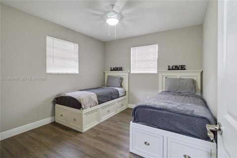 House in Homestead, Florida 4 bedrooms, 126.72 sq.m. № 2081303 - photo 23