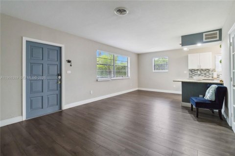House in Homestead, Florida 4 bedrooms, 126.72 sq.m. № 2081303 - photo 5