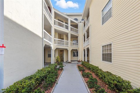 Condominio en venta en Saint Petersburg, Florida, 2 dormitorios, 66.89 m2 № 1854329 - foto 1