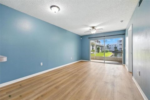 Condominio en venta en Saint Petersburg, Florida, 2 dormitorios, 66.89 m2 № 1854329 - foto 5