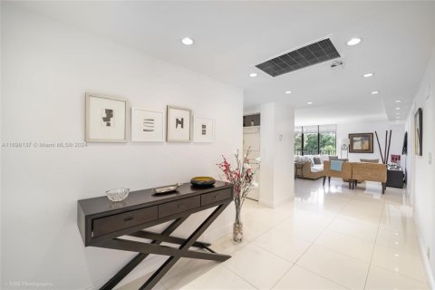 Кондоминиум с 2 спальнями в Ки-Бискейн, Флорида № 2015210