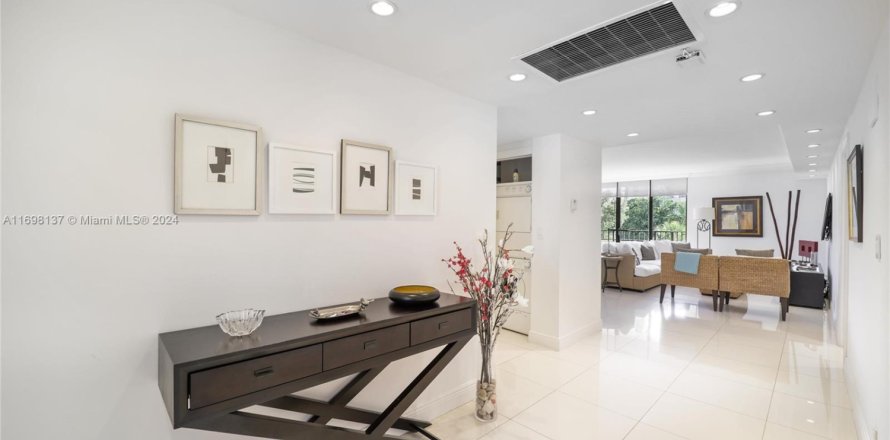 Кондоминиум с 2 спальнями в Ки-Бискейн, Флорида № 2015210