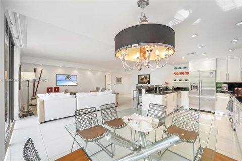 Снять в аренду кондоминиум в Ки-Бискейн, Флорида 2 спальни, 148.64м2, № 2015210 - фото 4