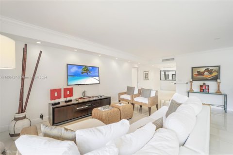 Снять в аренду кондоминиум в Ки-Бискейн, Флорида 2 спальни, 148.64м2, № 2015210 - фото 3