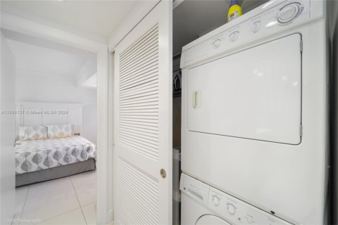 Снять в аренду кондоминиум в Ки-Бискейн, Флорида 2 спальни, 148.64м2, № 2015210 - фото 10