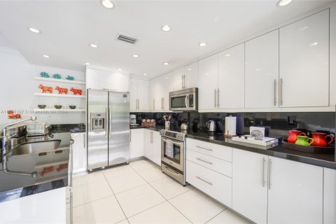 Снять в аренду кондоминиум в Ки-Бискейн, Флорида 2 спальни, 148.64м2, № 2015210 - фото 5