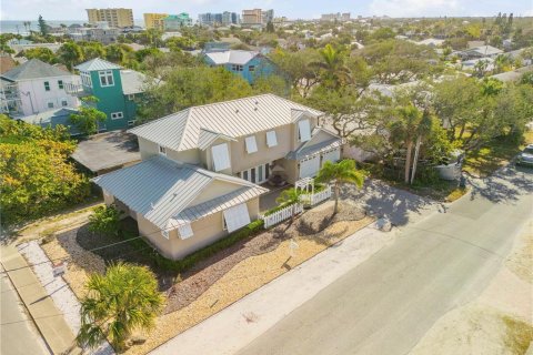 House in New Smyrna Beach, Florida 3 bedrooms, 221.94 sq.m. № 1517391 - photo 8