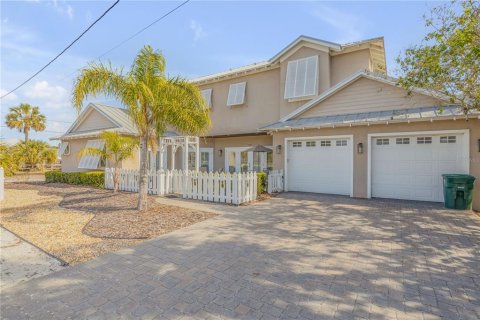House in New Smyrna Beach, Florida 3 bedrooms, 221.94 sq.m. № 1517391 - photo 10