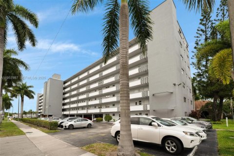 Condo à Hallandale Beach, Floride, 2 chambres  № 2153591