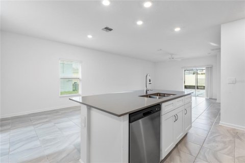 House in Davenport, Florida 5 bedrooms, 225.75 sq.m. № 1823266 - photo 12