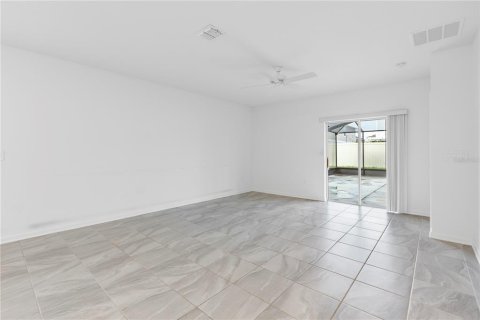 House in Davenport, Florida 5 bedrooms, 225.75 sq.m. № 1823266 - photo 13
