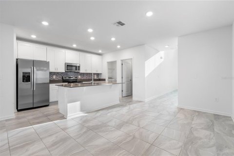 House in Davenport, Florida 5 bedrooms, 225.75 sq.m. № 1823266 - photo 7