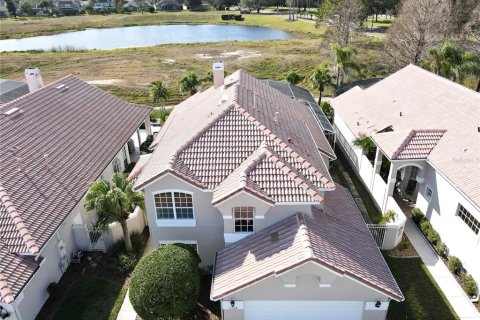 House in Orlando, Florida 4 bedrooms, 212.65 sq.m. № 1543785 - photo 2