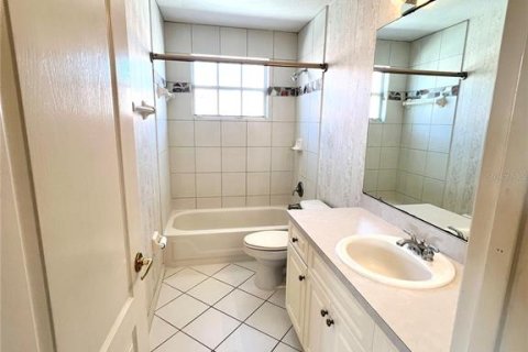 House in Orlando, Florida 4 bedrooms, 212.65 sq.m. № 1543785 - photo 25