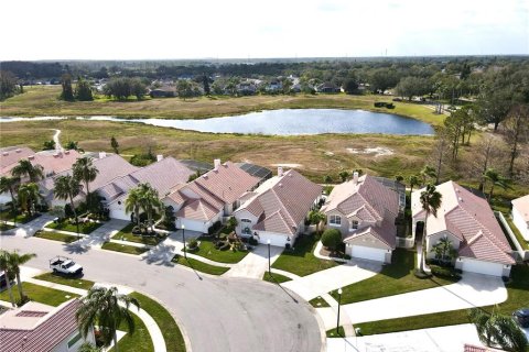 House in Orlando, Florida 4 bedrooms, 212.65 sq.m. № 1543785 - photo 10
