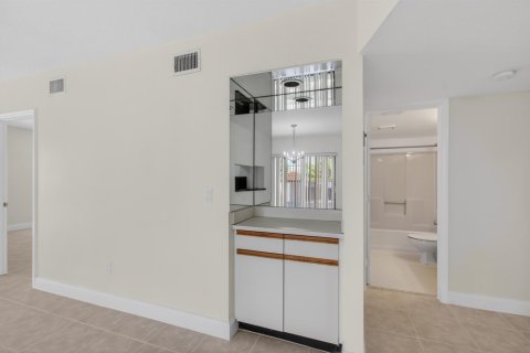 Condo in Boca Raton, Florida, 2 bedrooms  № 2185720 - photo 30