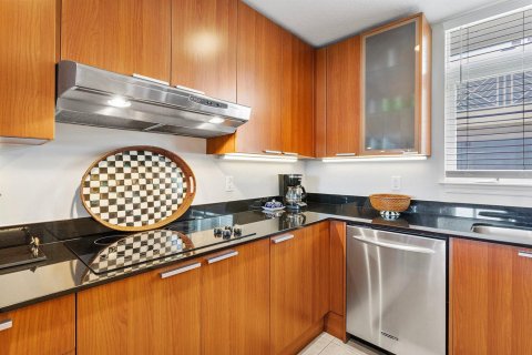 Condo in Lantana, Florida, 3 bedrooms  № 2262029 - photo 13