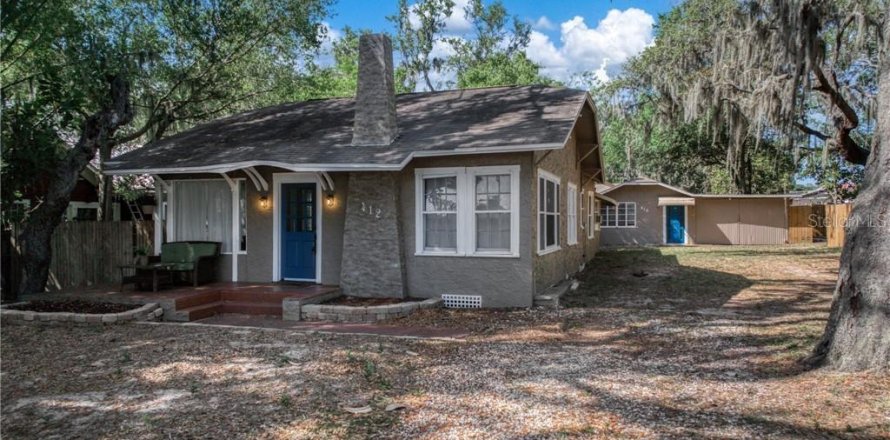 House in Sebring, Florida 4 bedrooms, 217.76 sq.m. № 1915485