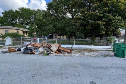 Land in Miami, Florida № 2057667