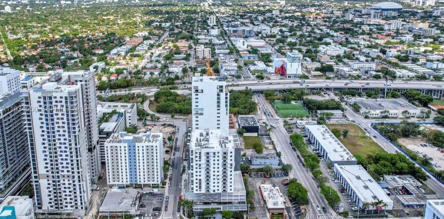 Estudio en el Condominio en Miami, Florida № 1993158