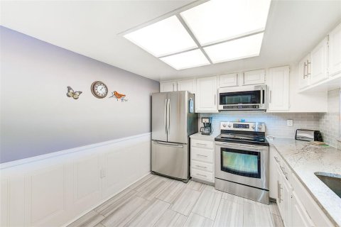 Condo in Clearwater, Florida, 2 bedrooms № 2212794 - photo 11