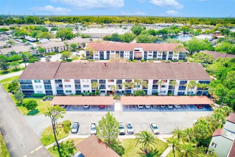 Condo in Clearwater, Florida, 2 bedrooms № 2212794 - photo 2