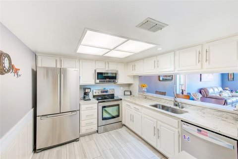 Condo in Clearwater, Florida, 2 bedrooms № 2212794 - photo 10