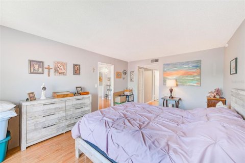 Condo in Clearwater, Florida, 2 bedrooms № 2212794 - photo 16