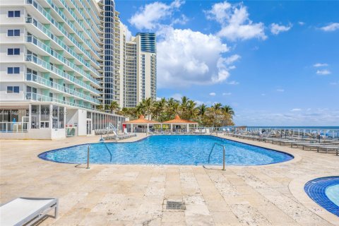 Hotel in Sunny Isles Beach, Florida 33.44 sq.m. № 1862946 - photo 18