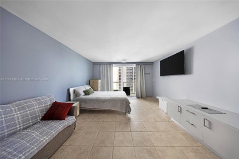 Hotel in Sunny Isles Beach, Florida 33.44 sq.m. № 1862946 - photo 11