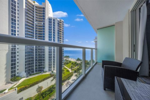 Hotel in Sunny Isles Beach, Florida 33.44 sq.m. № 1862946 - photo 1