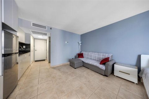 Hotel in Sunny Isles Beach, Florida 33.44 sq.m. № 1862946 - photo 12