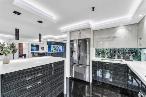 Condominio en venta en Miami, Florida, 2 dormitorios, 111.2 m2 № 1979951 - foto 1