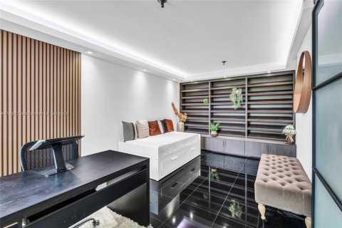 Condominio en venta en Miami, Florida, 2 dormitorios, 111.2 m2 № 1979951 - foto 13