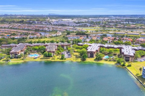 Condominio en venta en Miami, Florida, 2 dormitorios, 111.2 m2 № 1979951 - foto 16