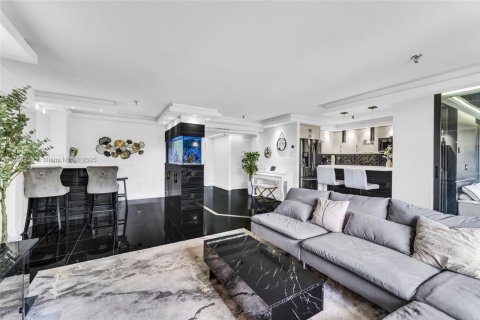 Condominio en venta en Miami, Florida, 2 dormitorios, 111.2 m2 № 1979951 - foto 2
