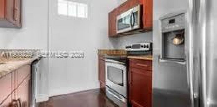 Кондоминиум с 1 спальней в Майами, Флорида № 2054724