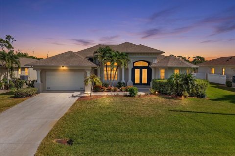 House in Rotonda, Florida 3 bedrooms, 238.48 sq.m. № 2199862