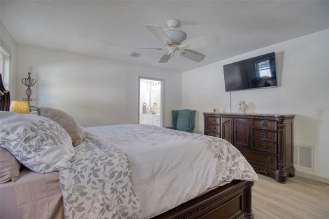 House in Hudson, Florida 3 bedrooms, 229.47 sq.m. № 2151350 - photo 22
