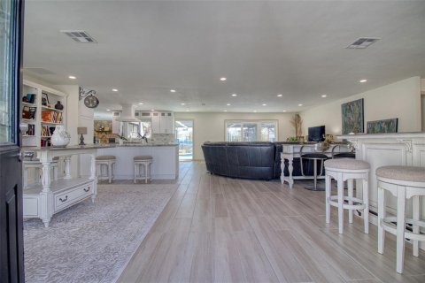 House in Hudson, Florida 3 bedrooms, 229.47 sq.m. № 2151350 - photo 8