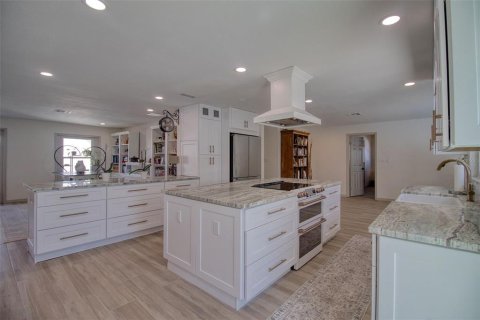 House in Hudson, Florida 3 bedrooms, 229.47 sq.m. № 2151350 - photo 15