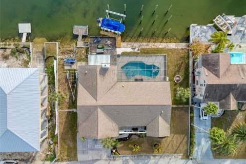 House in Hudson, Florida 3 bedrooms, 229.47 sq.m. № 2151350 - photo 6