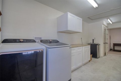 House in Hudson, Florida 3 bedrooms, 229.47 sq.m. № 2151350 - photo 29