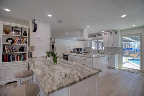 House in Hudson, Florida 3 bedrooms, 229.47 sq.m. № 2151350 - photo 17